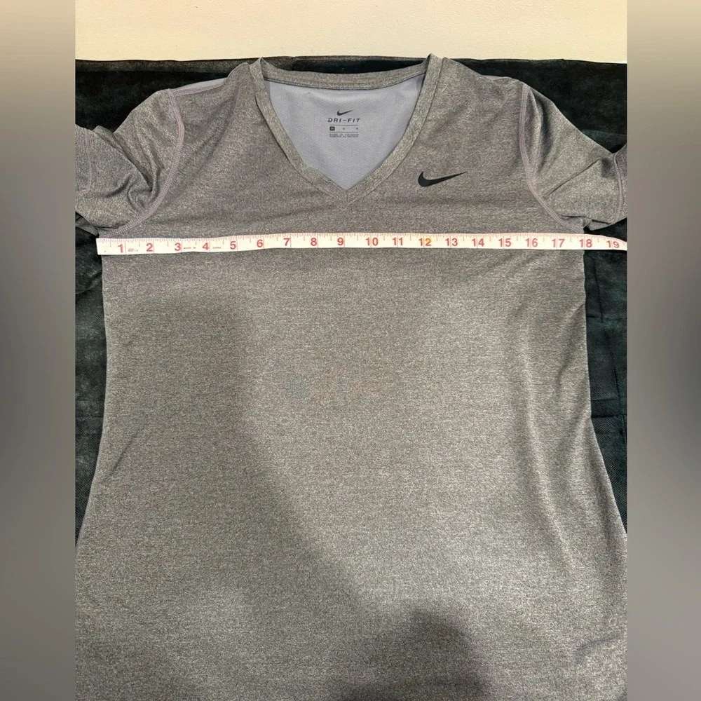 🔥Nike Dry Fit V Neck Women's Gray Top Sz M🔥